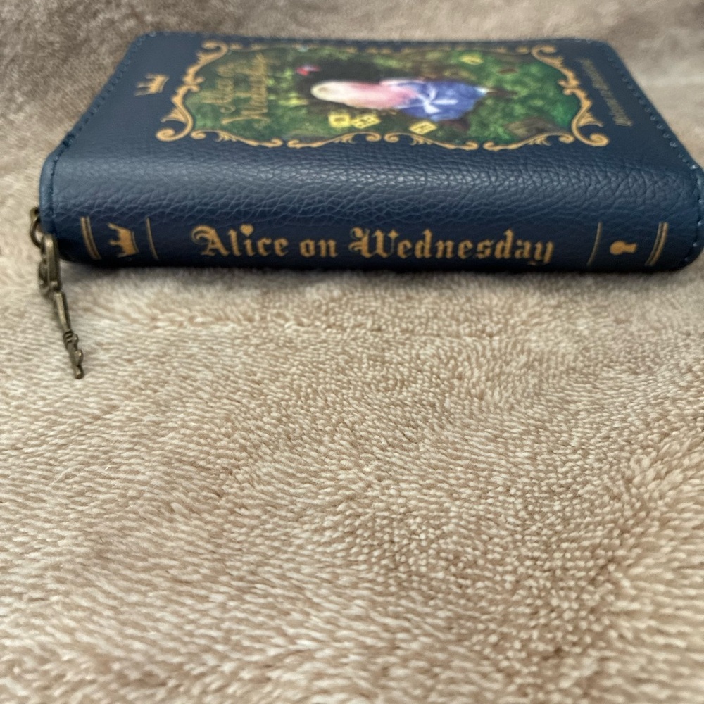 Alice in Wonderland Blue Wallet - Picture 3 of 5